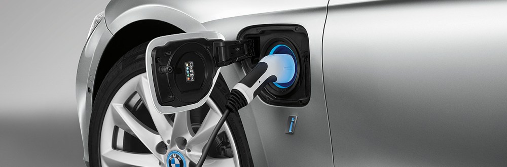 3-series-sedan-charging-03-fw.jpg.resource.1470044103247