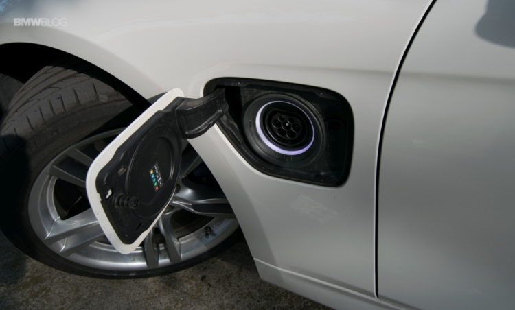 3201700_test-drive-2016-bmw-330e-iperformance_ta3977aa2